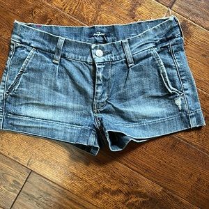Women’s “7 for all mankind” shorts